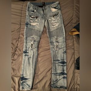 Men’s distressed blue jeans